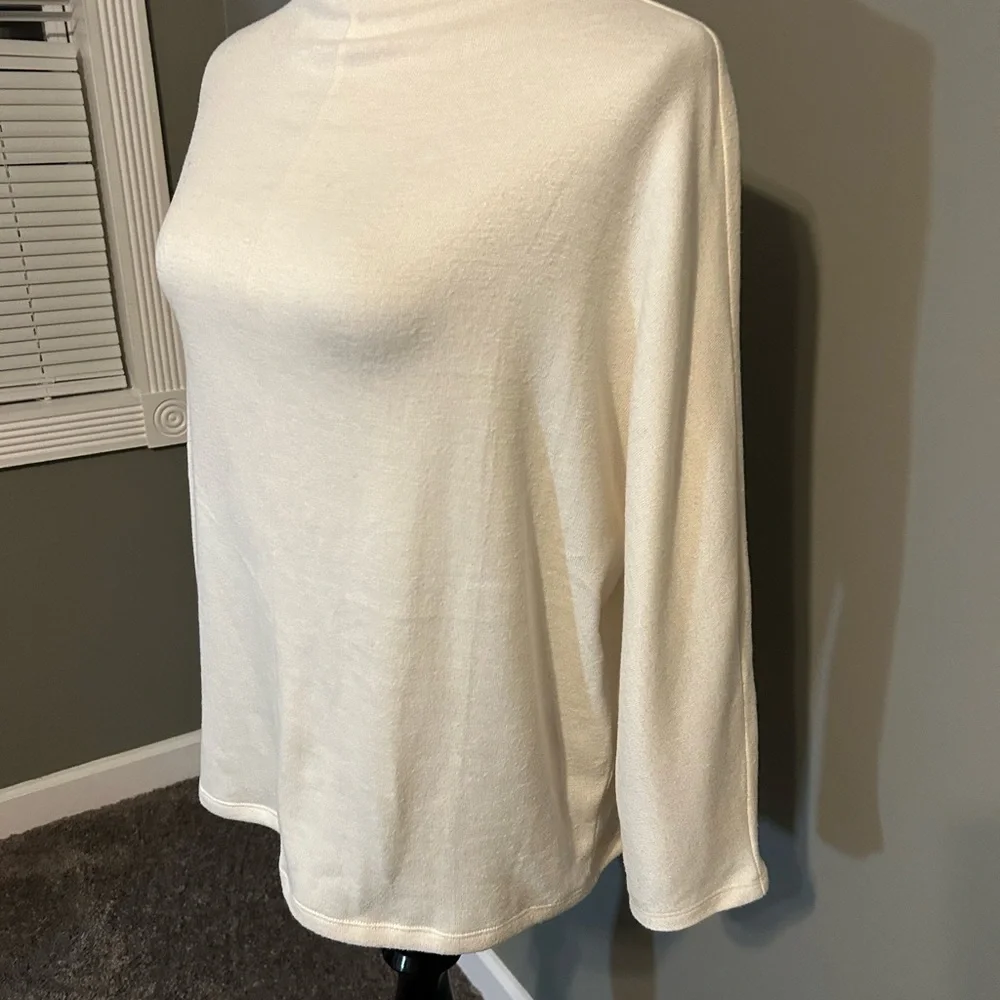 Banana Republic women’s 3/4 sleeve‎ sweater size medium